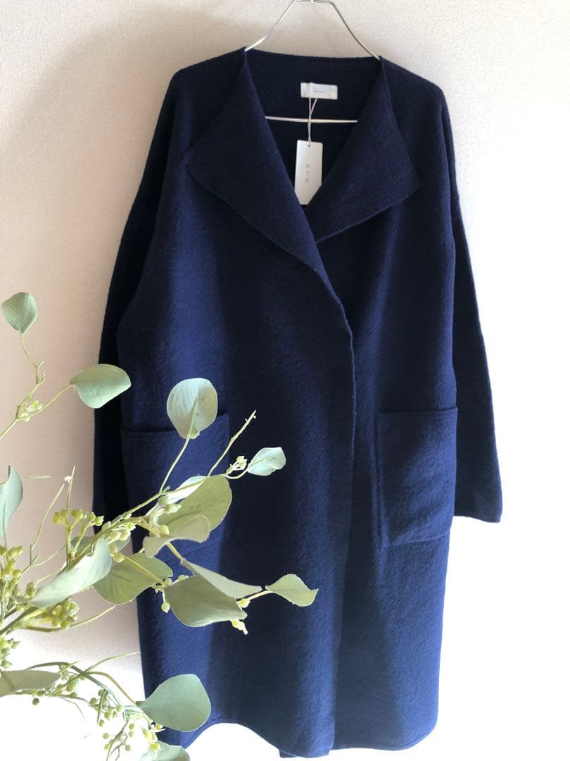 新品タグ付　かぐれ圧縮ウールノーカラーコート