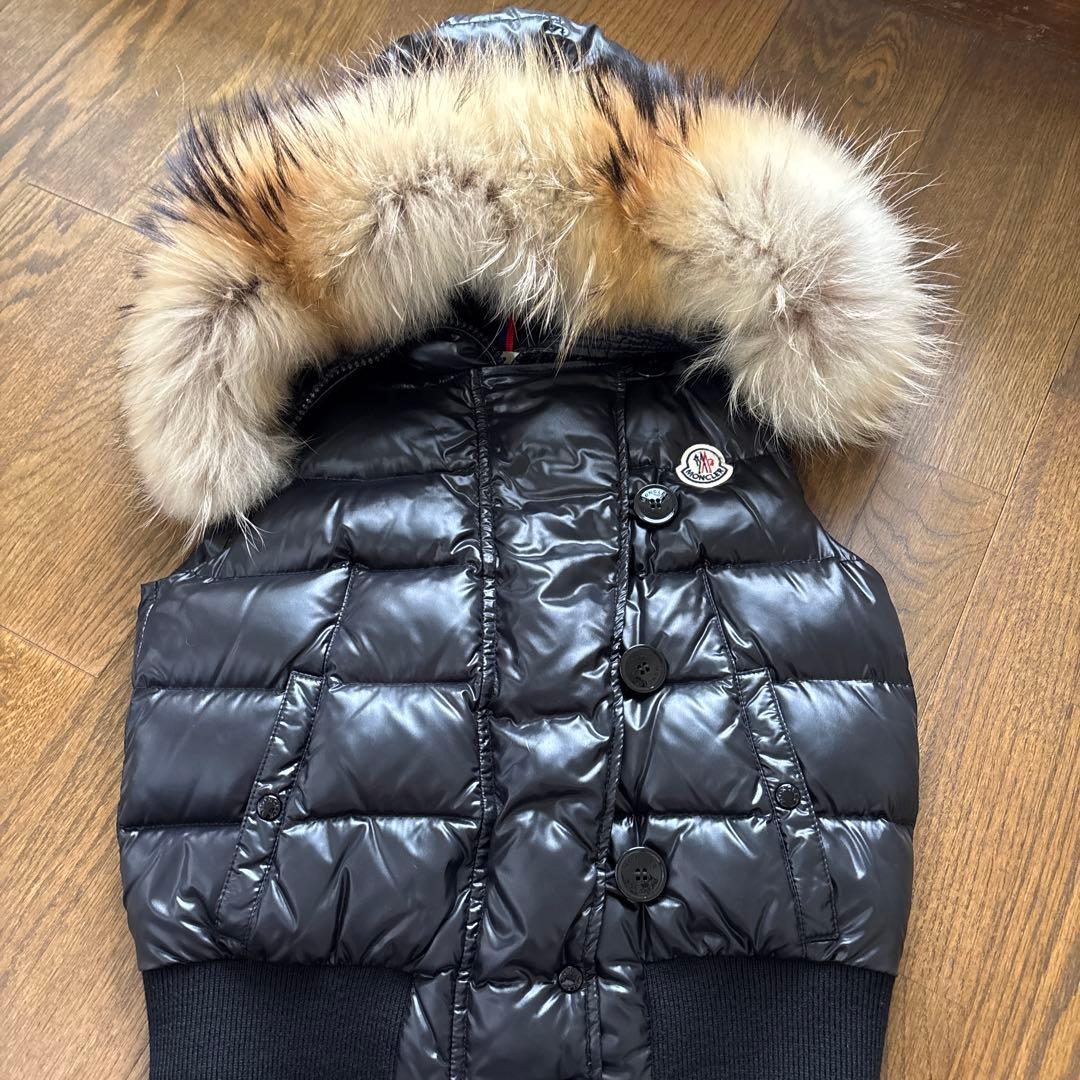 Moncler ブラックダウンベスト0