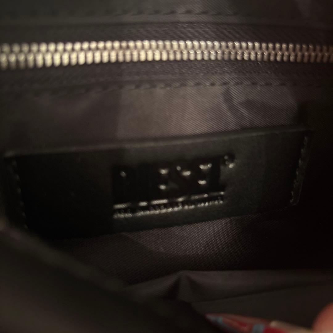 DIESEL ブラックレザーショルダーバッグ