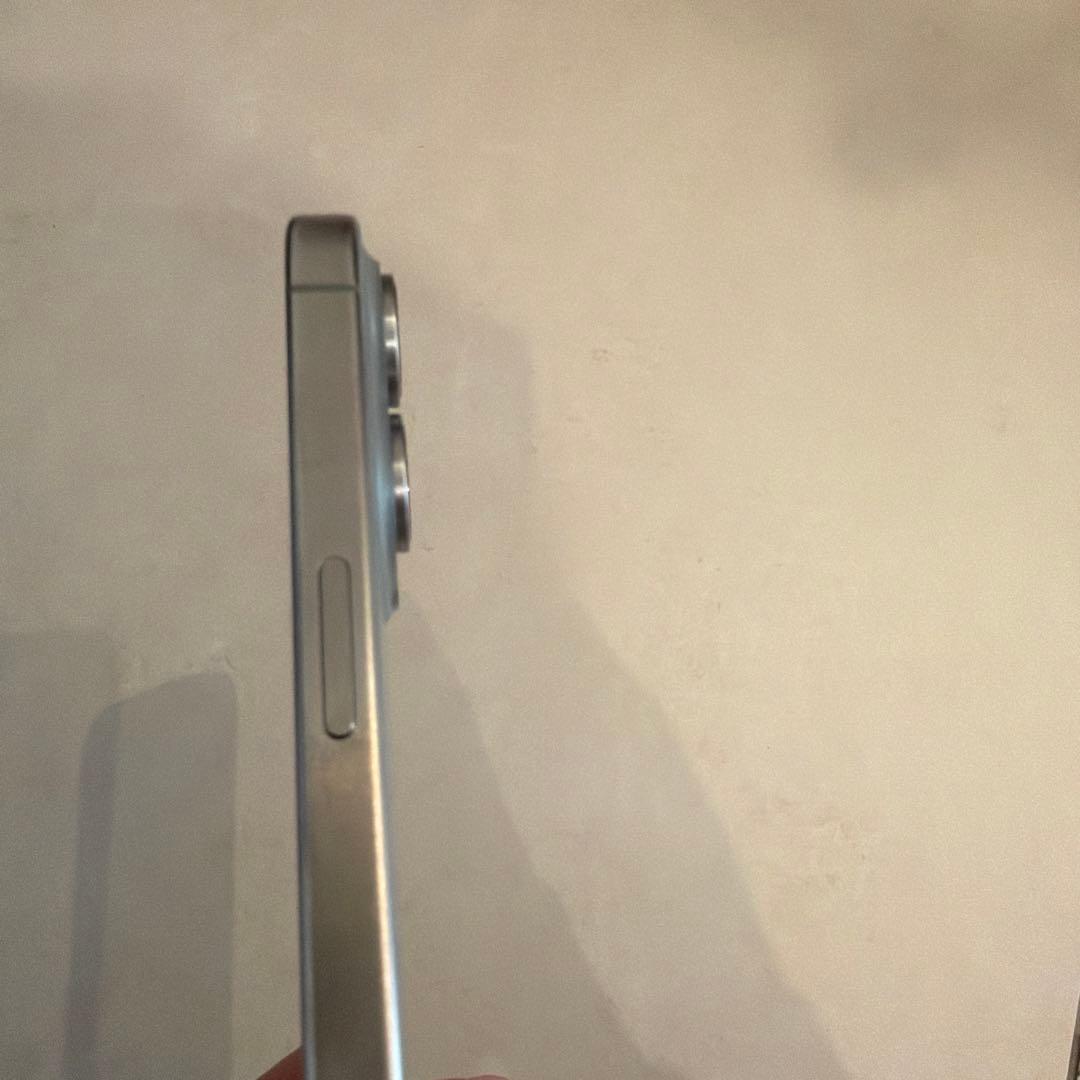 Apple iPhone 15Pro 256GBナチュラルチタニウム本体