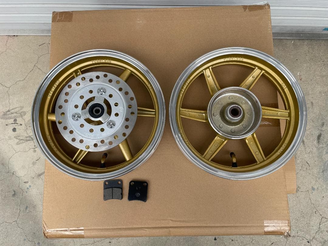 DIO AF28 AF35 アルミ ホイール 金 エアーバルブ付 前後　（六）