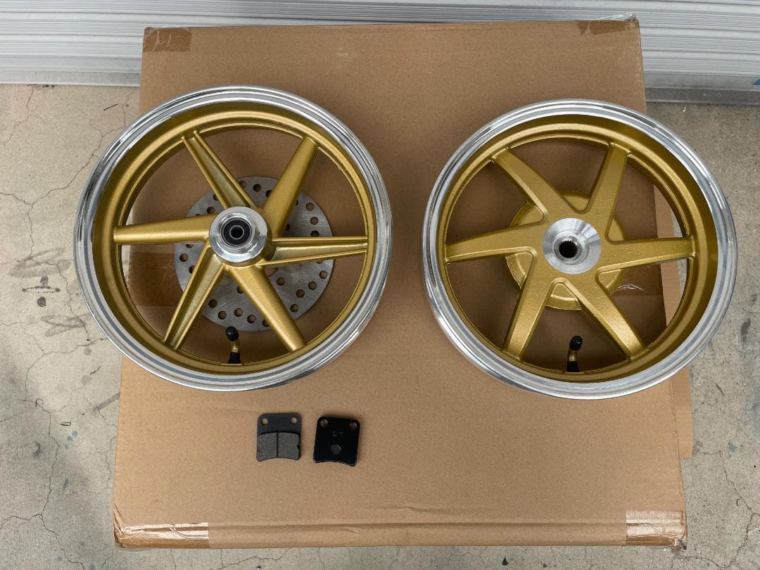 DIO AF28 AF35 アルミ ホイール 金 エアーバルブ付 前後　（六）