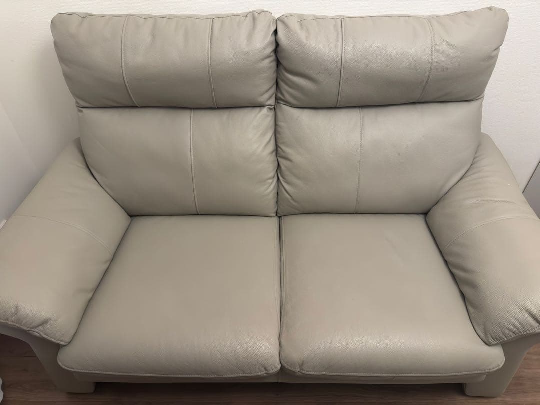 リョウイチ　グレー　レザー 2人掛けハイバックソファ