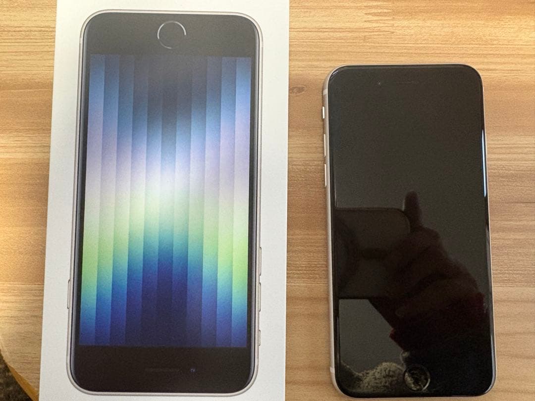 iPhone SE 第3世代 128GB スターライト au 美品 動作良好