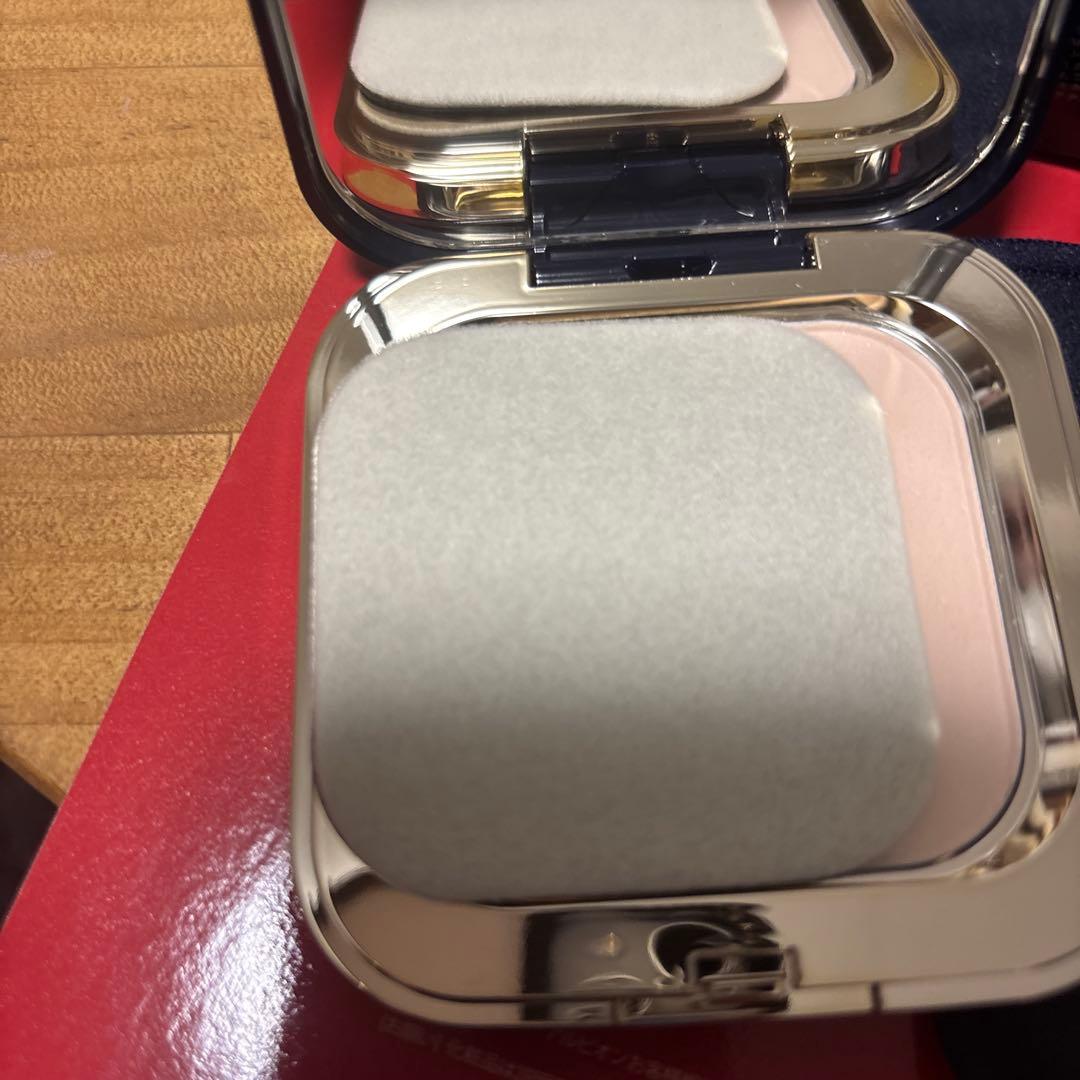 クレド・ボー　ポーテ　プードルコンパクトエサンシエルn