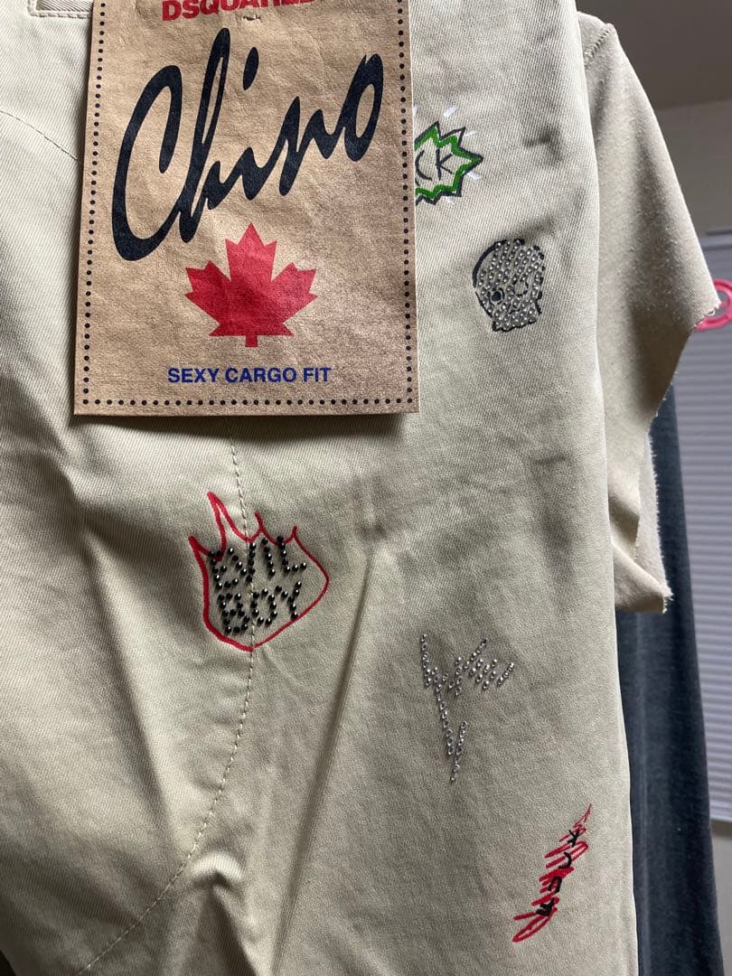 DSQUARED2ペイントラインストーン入りパンツ