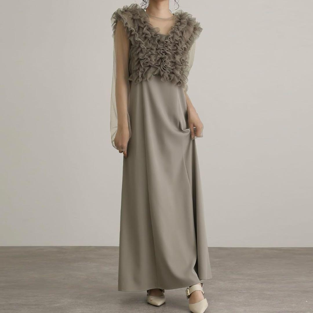 フリル付きグレーのマキシドレス