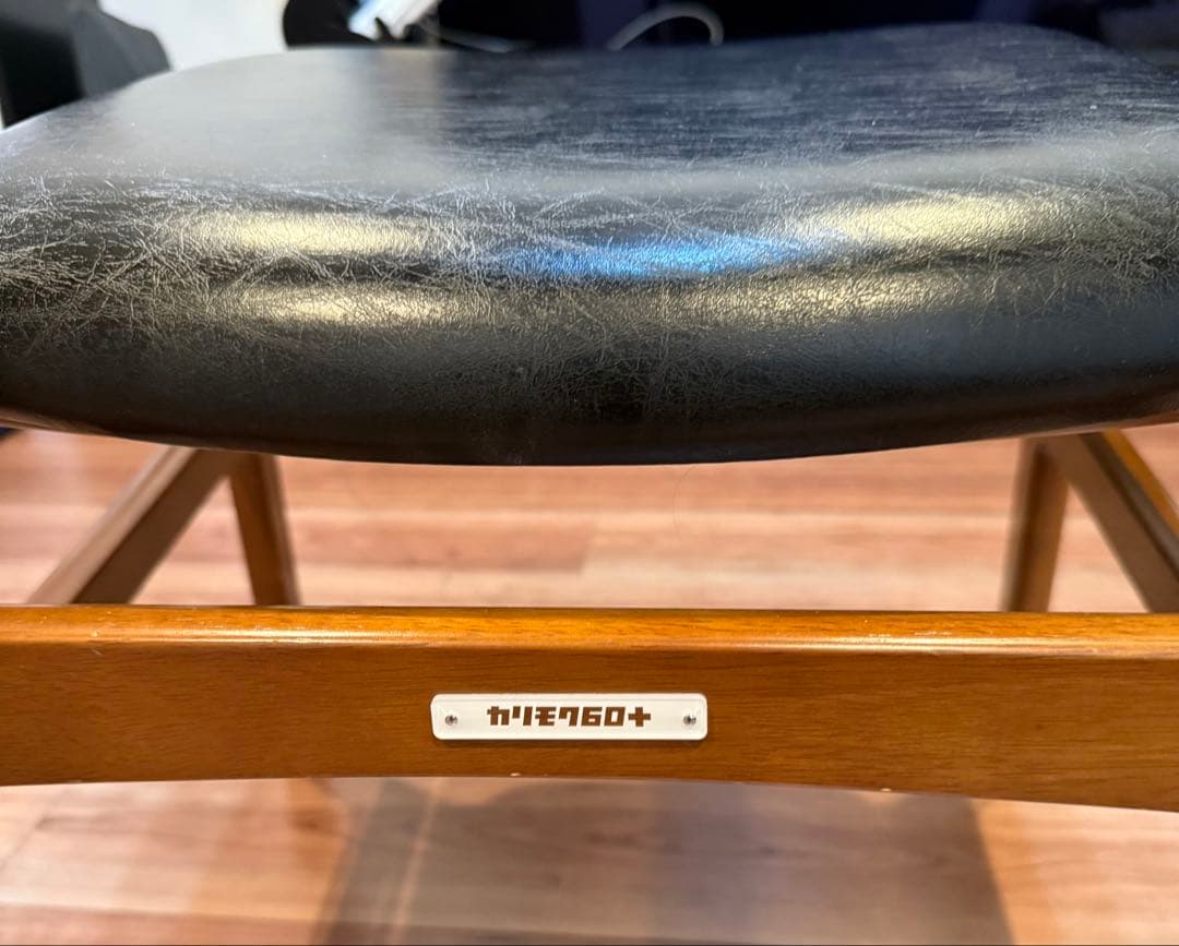 カリモク60アームレスダイニングチェアブラック