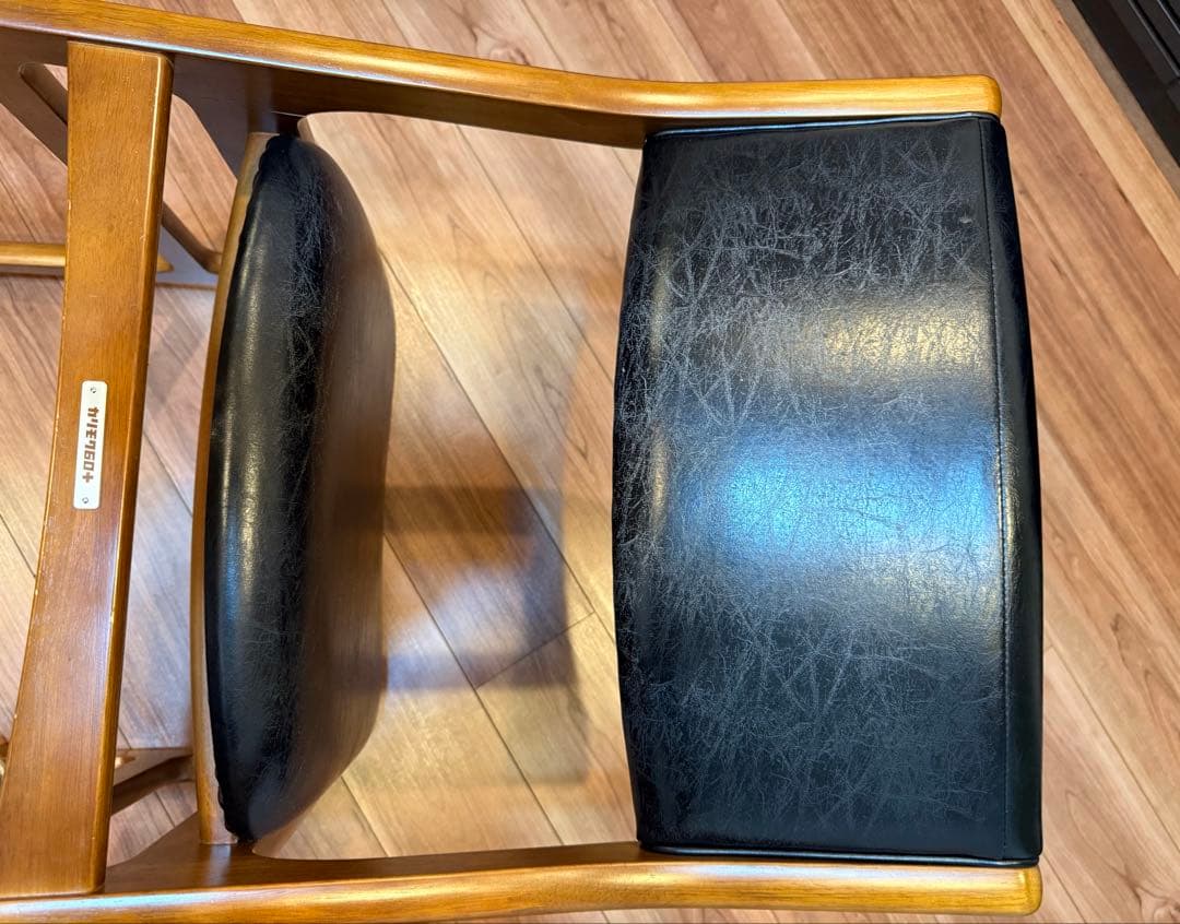 カリモク60アームレスダイニングチェアブラック