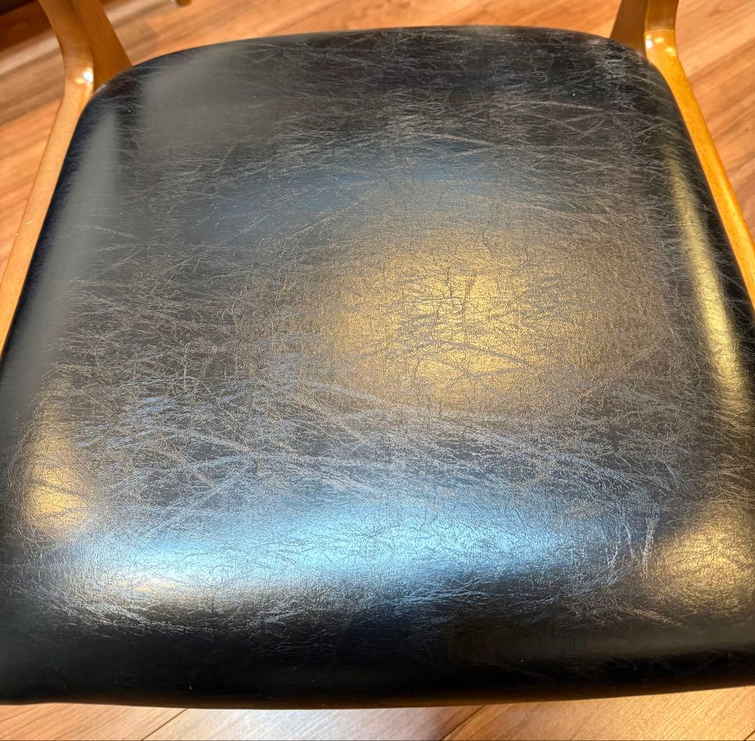 カリモク60アームレスダイニングチェアブラック