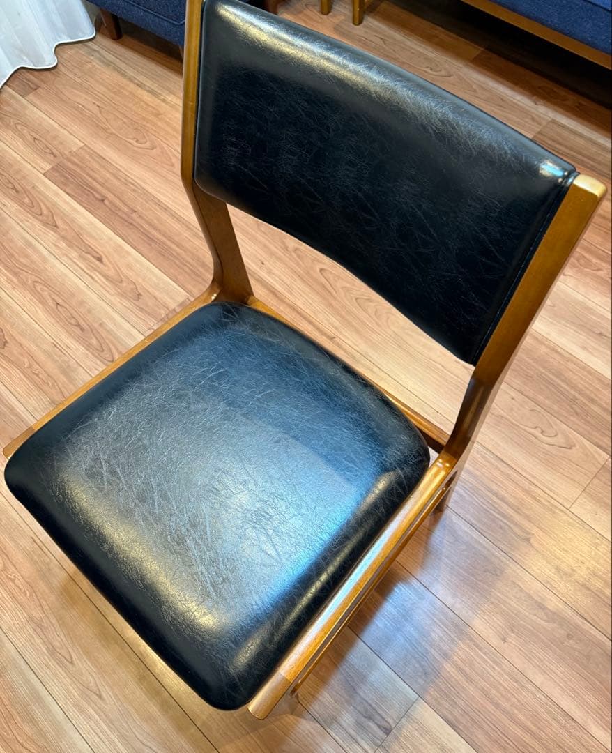 カリモク60アームレスダイニングチェアブラック