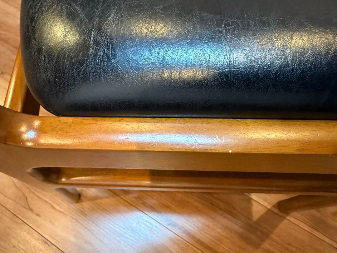 カリモク60アームレスダイニングチェアブラック