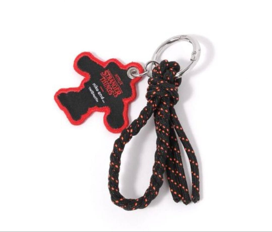 早い者勝ち⭐︎STRANGER THINGS コラボリングポーチ＆チャームセット