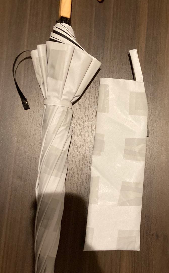 【極美品】サンバリア100 グレー キューブ　2段折り日傘