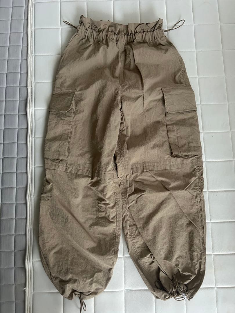 中町綾さん着用ALEXIA STAM カーゴパンツ