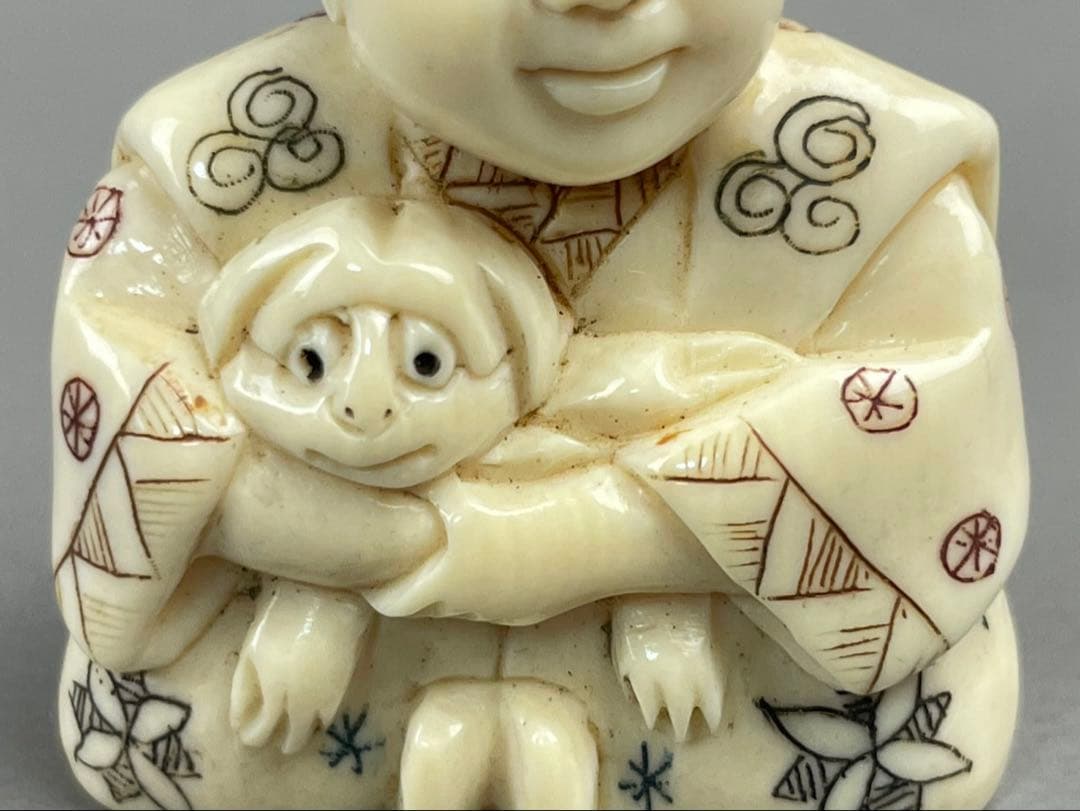 カバ牙製 根付 犬を抱く唐子 提物 骨董品 古美術 置物 天然素材