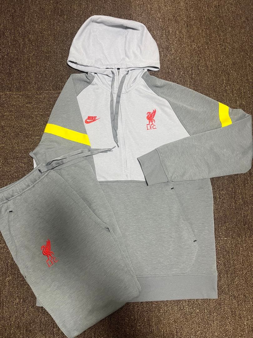 NIKE × リバプール セットアップ