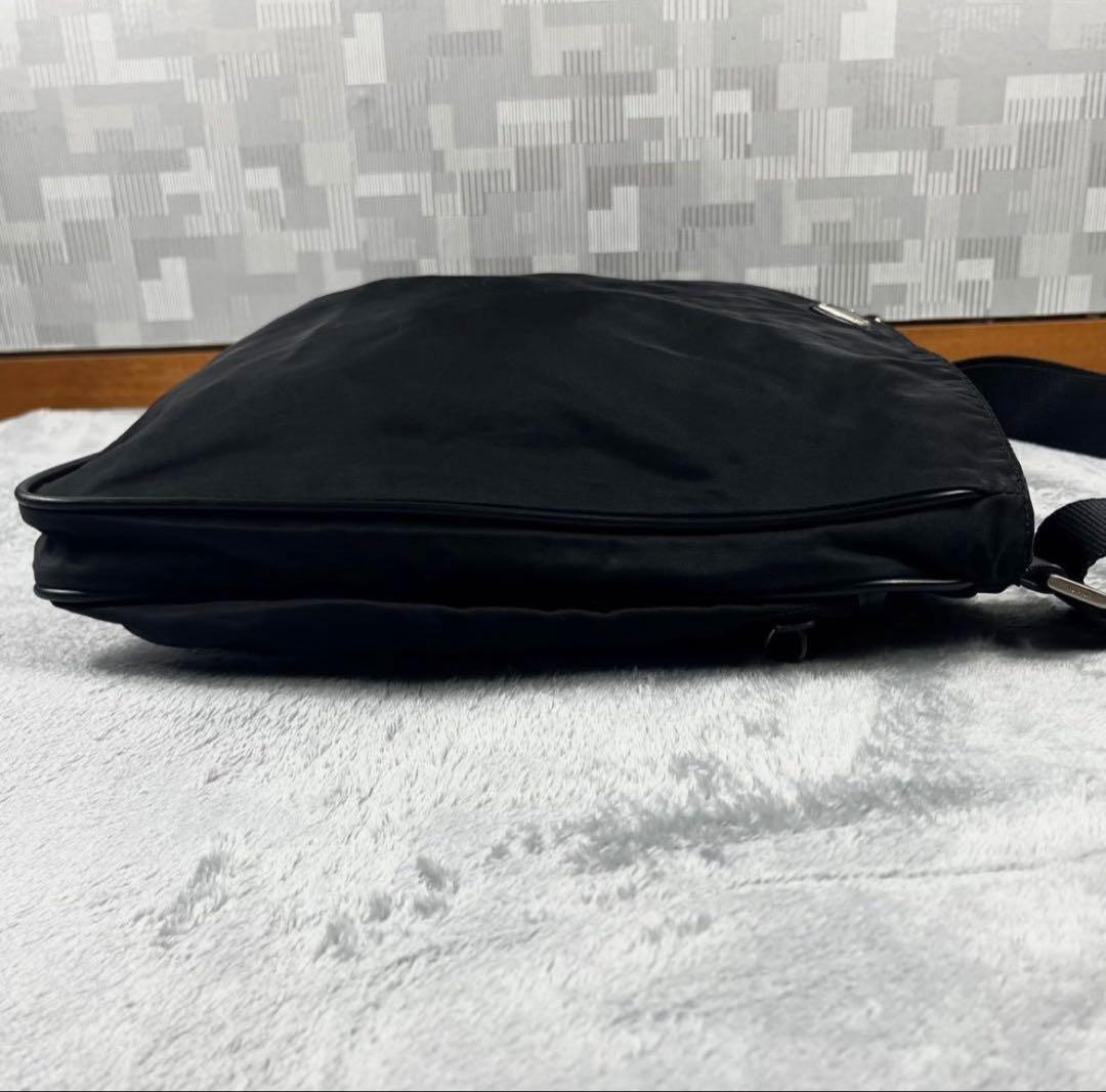 Prada プラダ ショルダーバッグ ブラック 黒 斜め掛け ナイロン 三角ロゴ