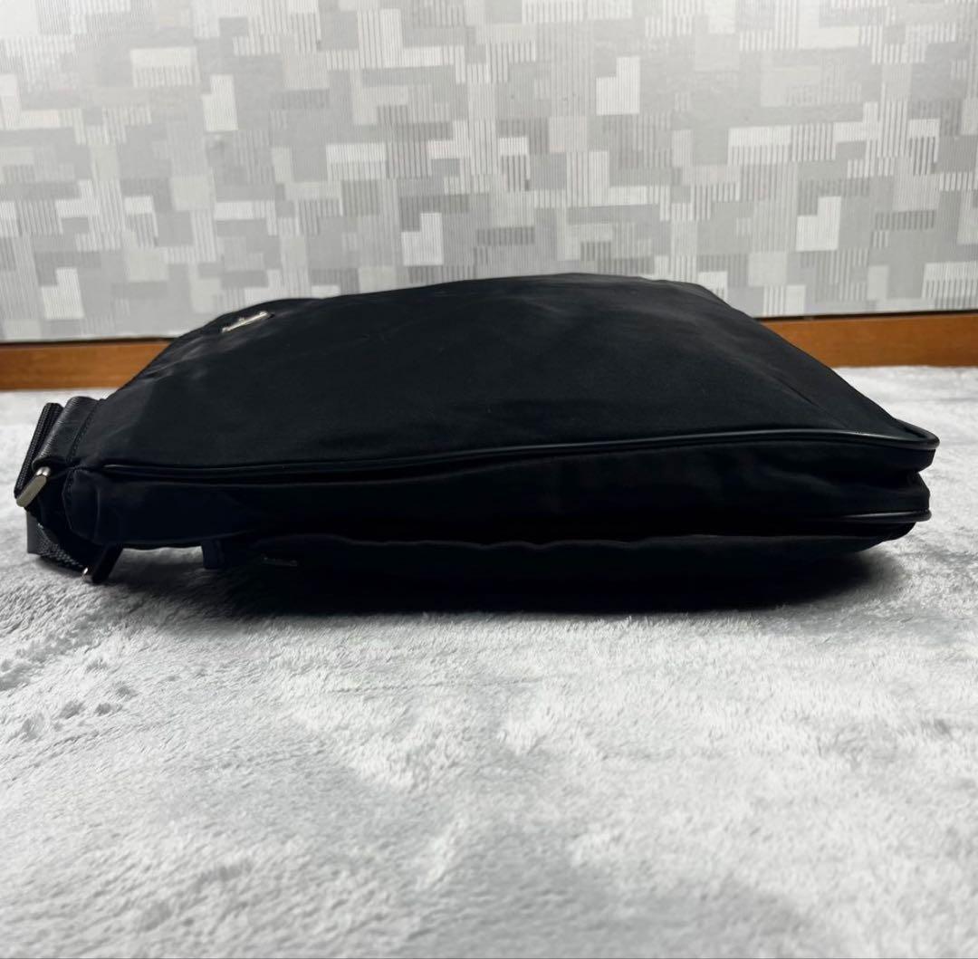 Prada プラダ ショルダーバッグ ブラック 黒 斜め掛け ナイロン 三角ロゴ