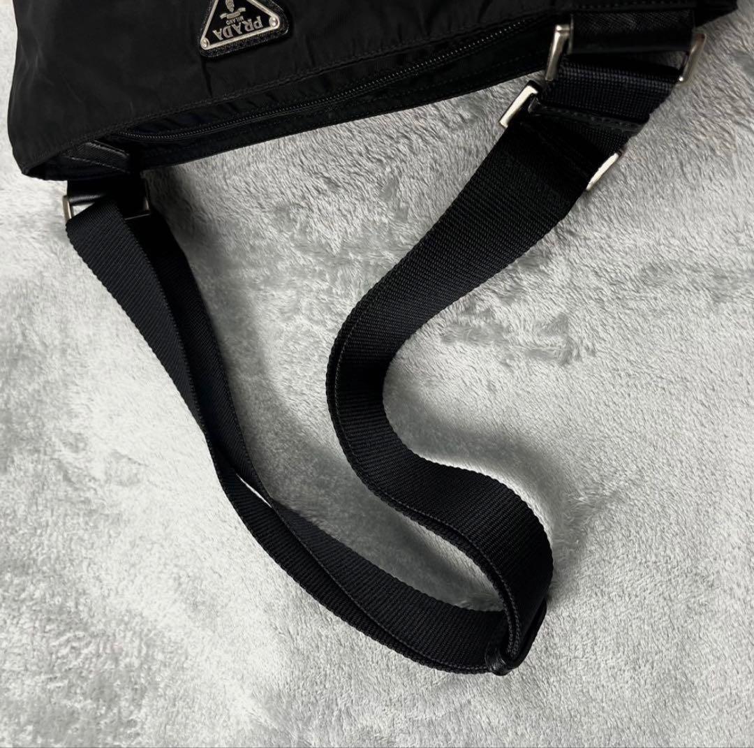 Prada プラダ ショルダーバッグ ブラック 黒 斜め掛け ナイロン 三角ロゴ