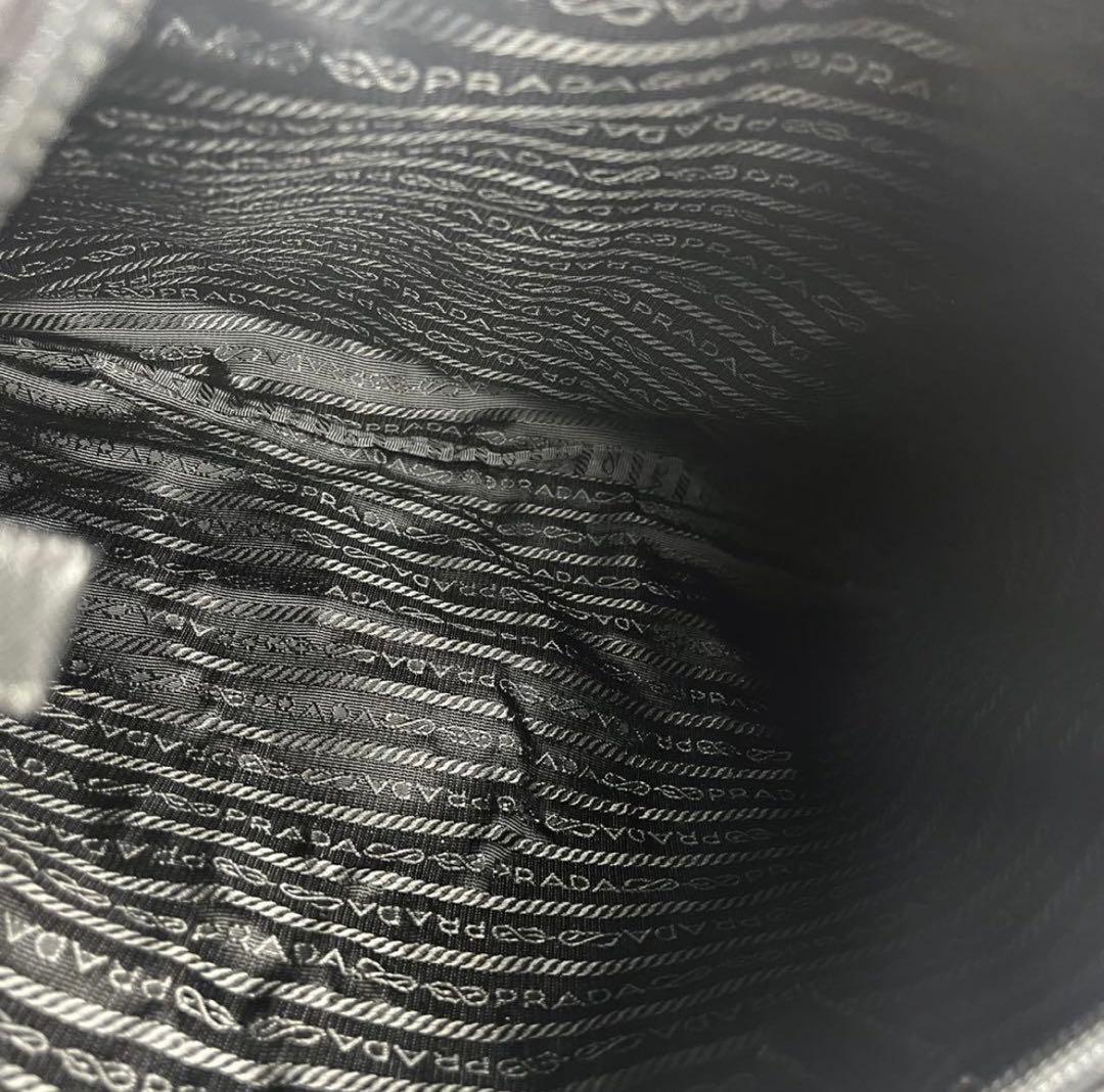 Prada プラダ ショルダーバッグ ブラック 黒 斜め掛け ナイロン 三角ロゴ