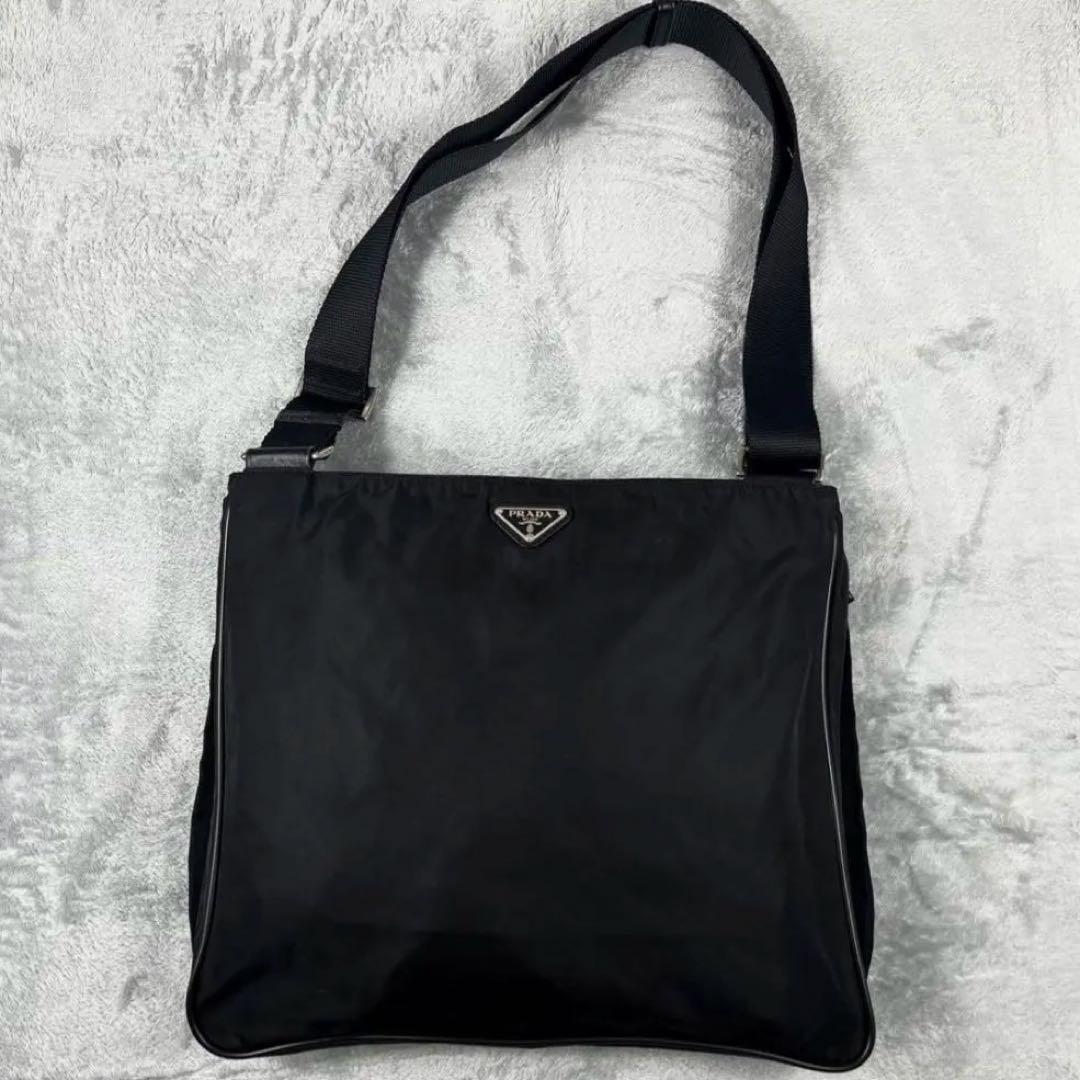 Prada プラダ ショルダーバッグ ブラック 黒 斜め掛け ナイロン 三角ロゴ