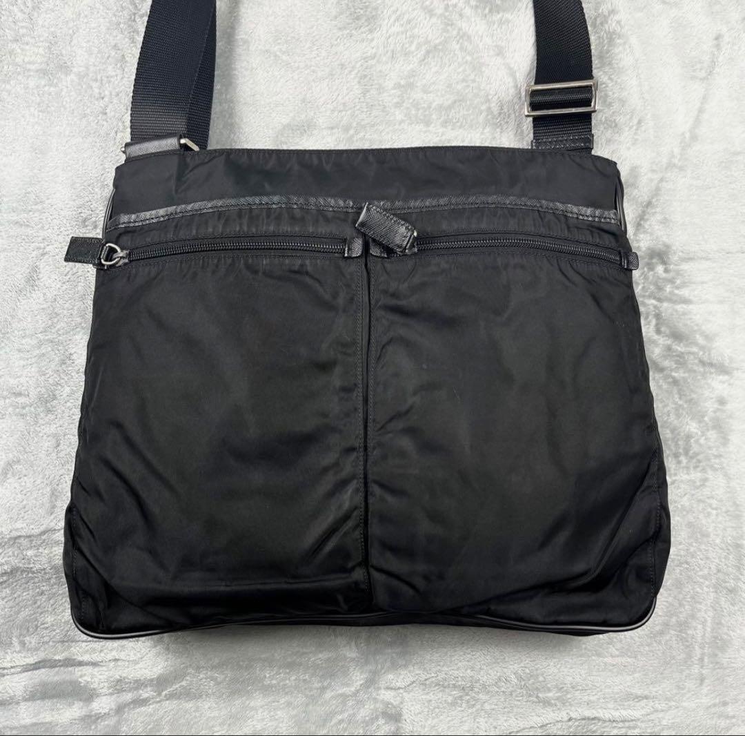 Prada プラダ ショルダーバッグ ブラック 黒 斜め掛け ナイロン 三角ロゴ