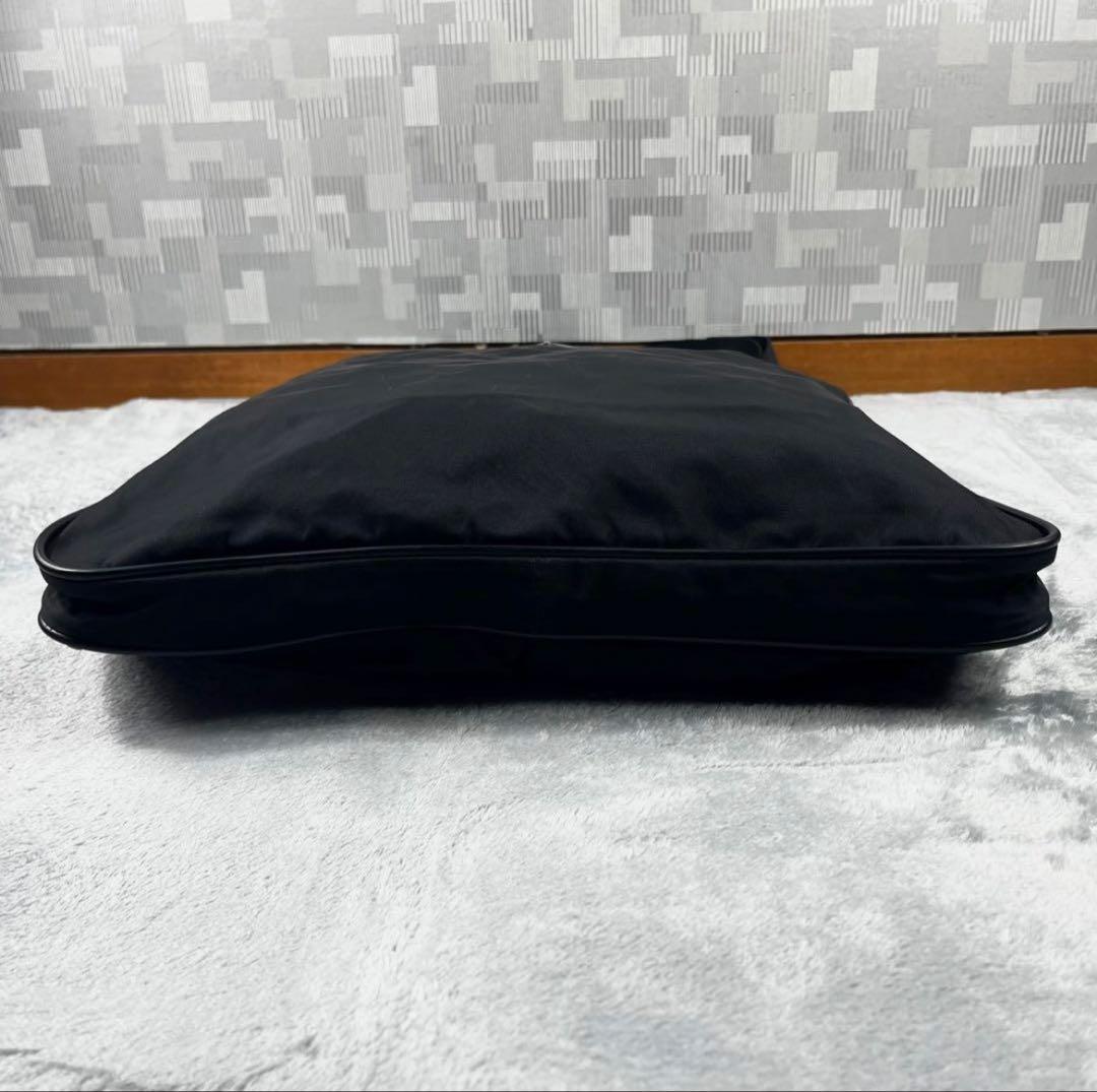 Prada プラダ ショルダーバッグ ブラック 黒 斜め掛け ナイロン 三角ロゴ