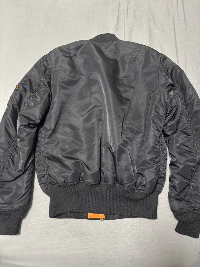 ALPHA INDUSTRIES MA-1 ブラックジャケット