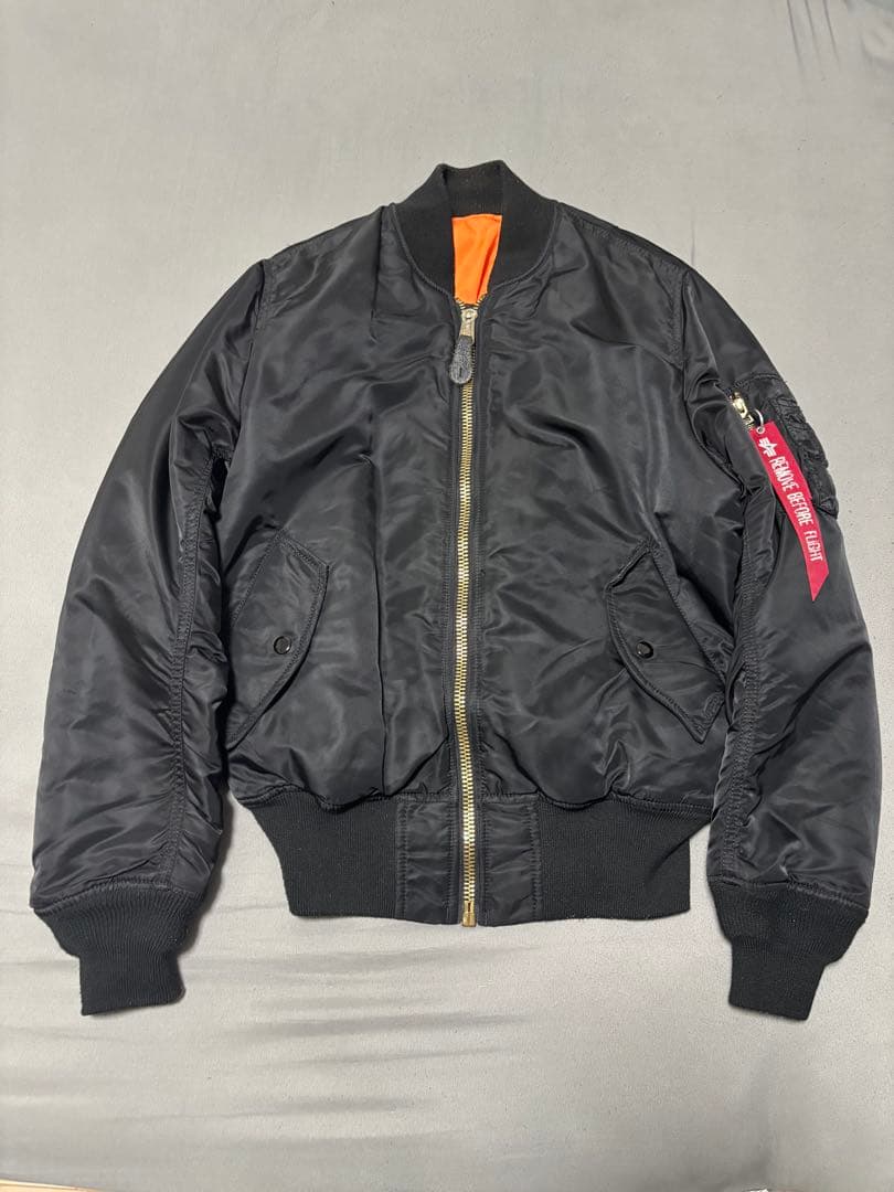 ALPHA INDUSTRIES MA-1 ブラックジャケット