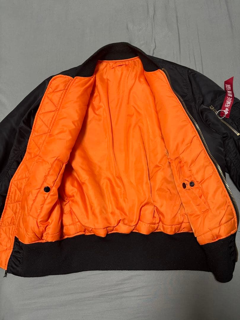 ALPHA INDUSTRIES MA-1 ブラックジャケット