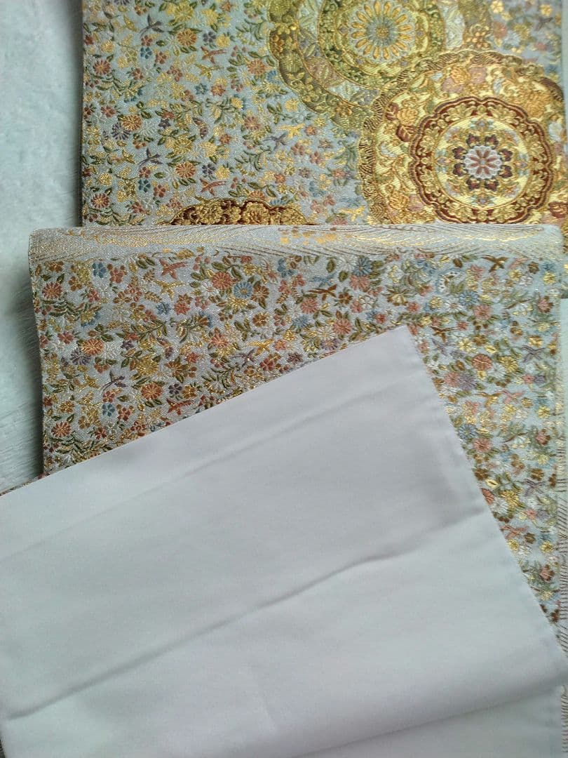 豪華な多色金糸袋帯