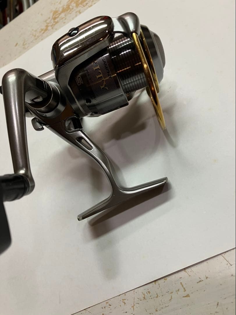 ダイワ トーナメントエアリティー2500 中古品 小沼正弥 シーバス