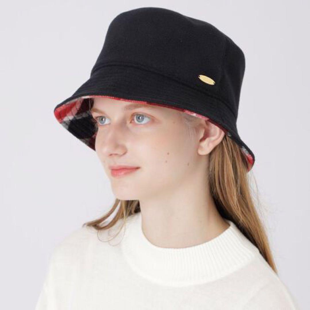 ブルーレーベルクレストブリッジ　リバーシブルバケットハット　黒