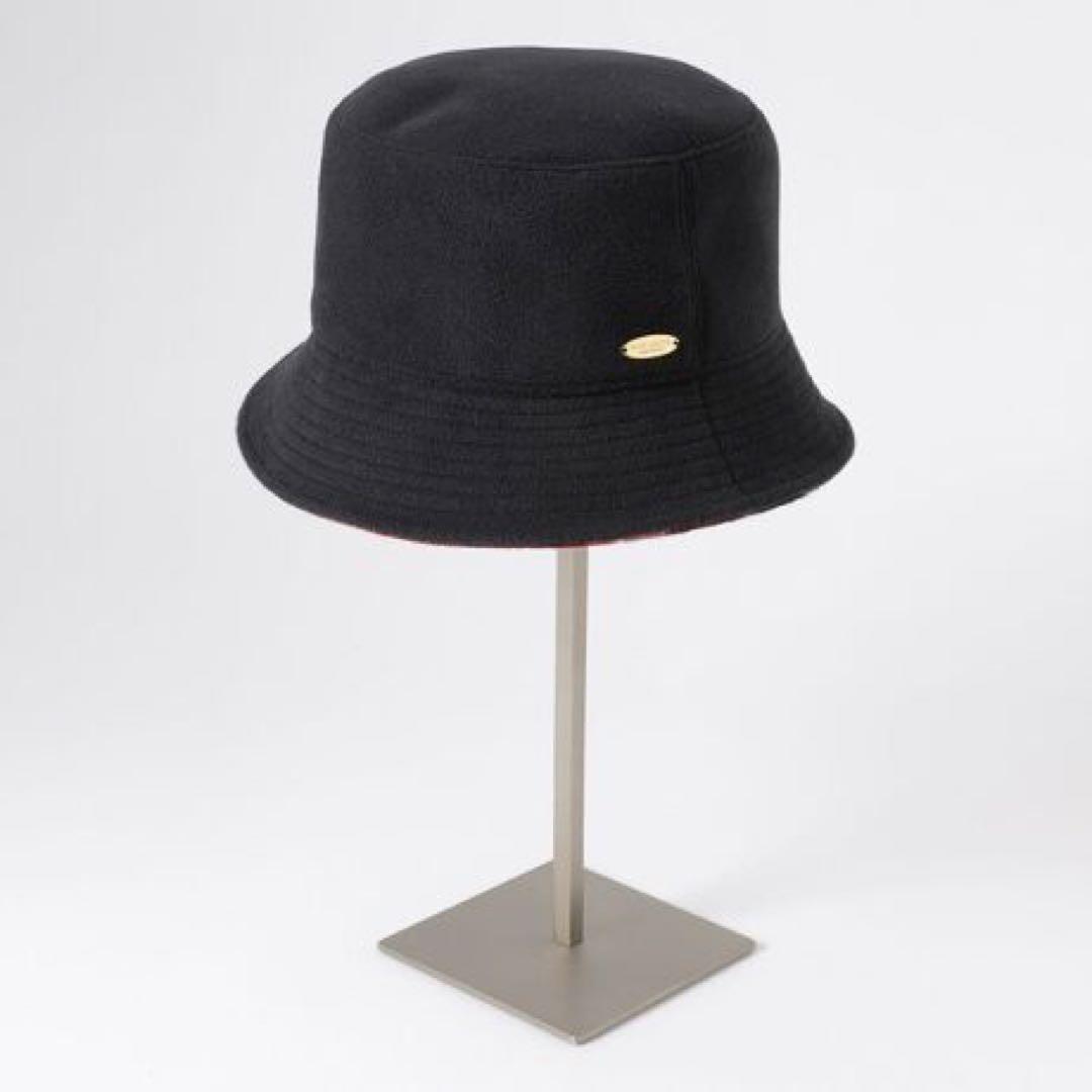 ブルーレーベルクレストブリッジ　リバーシブルバケットハット　黒