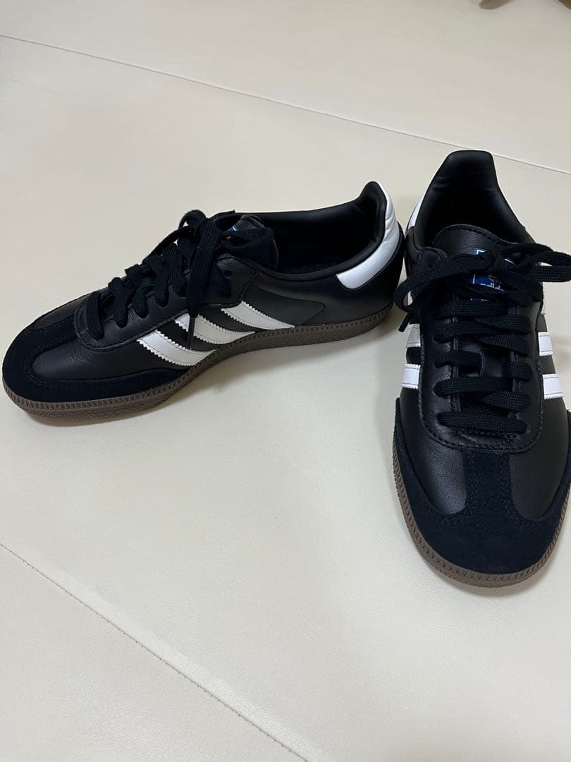 adidasサンバ　２３.5センチ