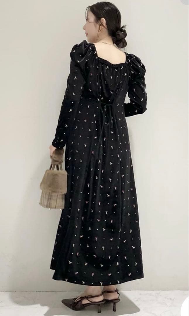 【完売品】リリーブラウン エンブロイダリーベロアワンピース　黒　ブラック　花