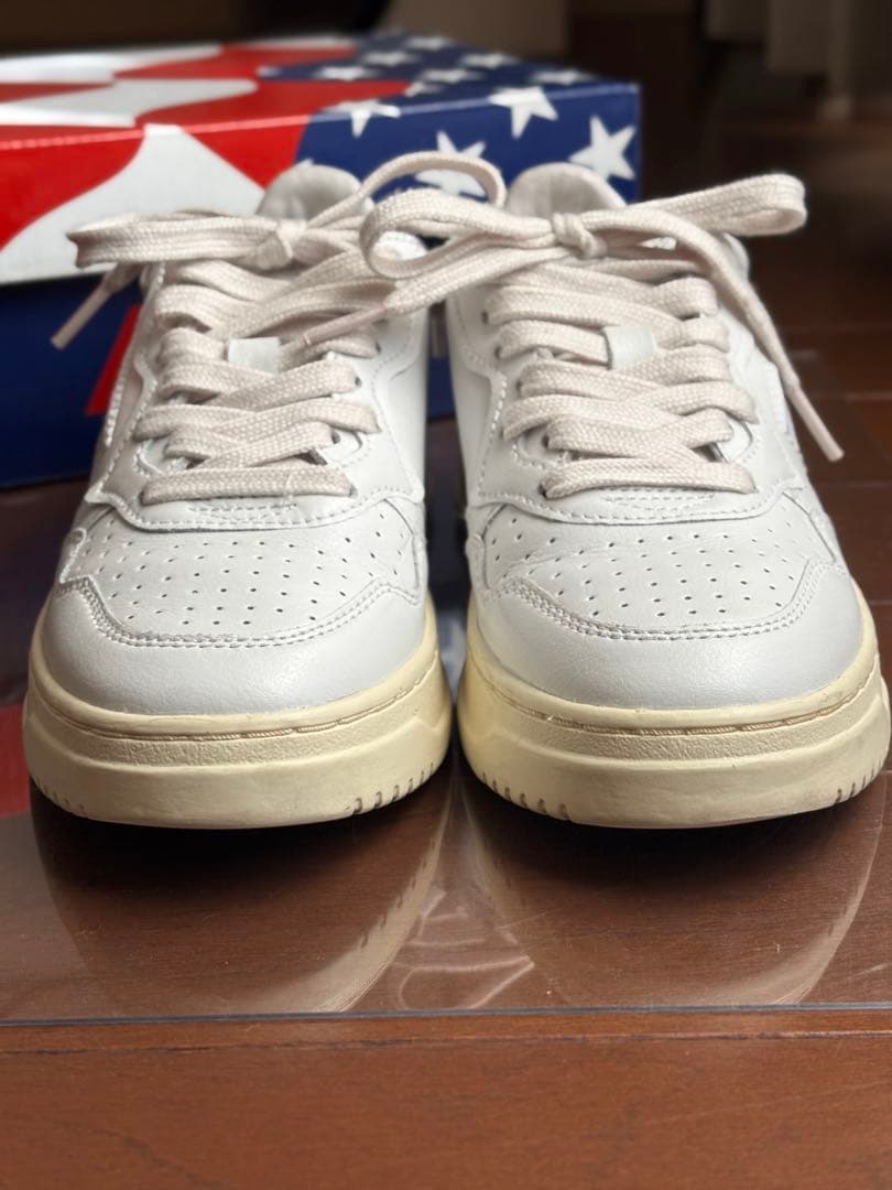 【AUTRY（オートリー）】MEDALIST LOW WHITE 36