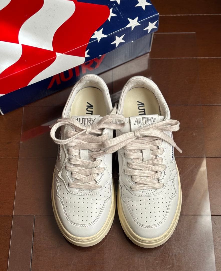 【AUTRY（オートリー）】MEDALIST LOW WHITE 36