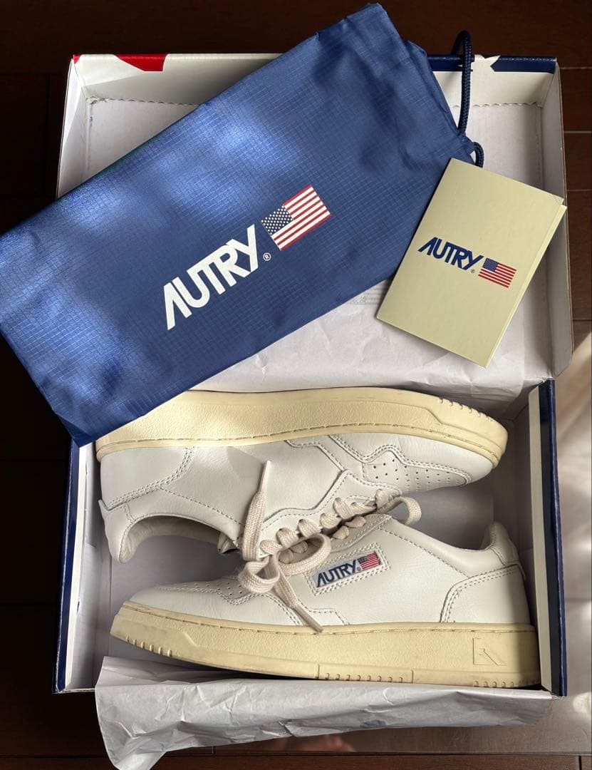 【AUTRY（オートリー）】MEDALIST LOW WHITE 36