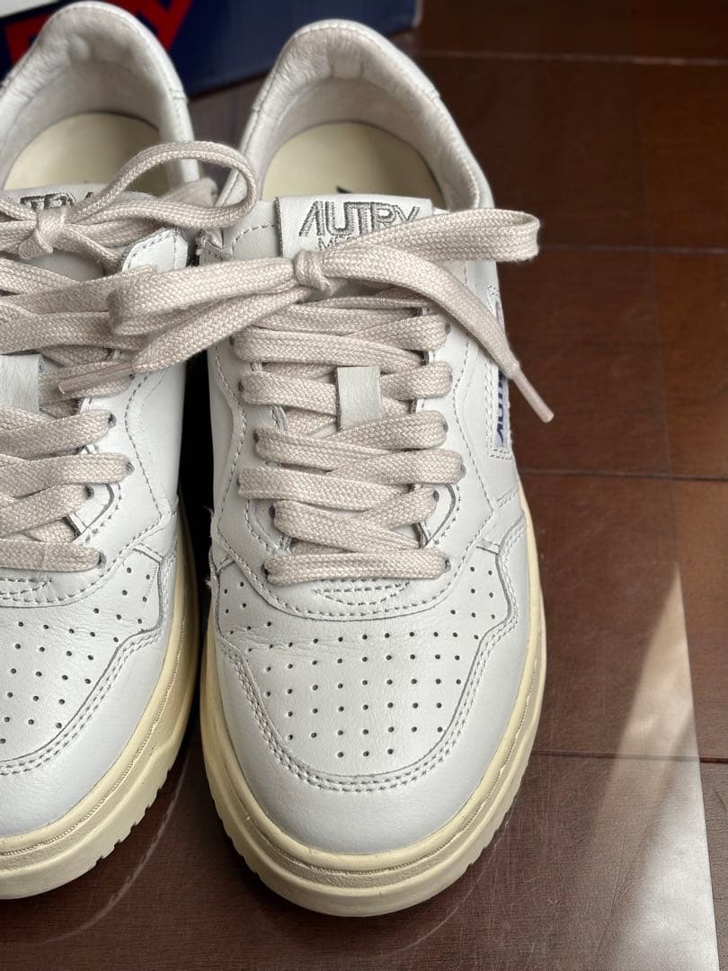 【AUTRY（オートリー）】MEDALIST LOW WHITE 36