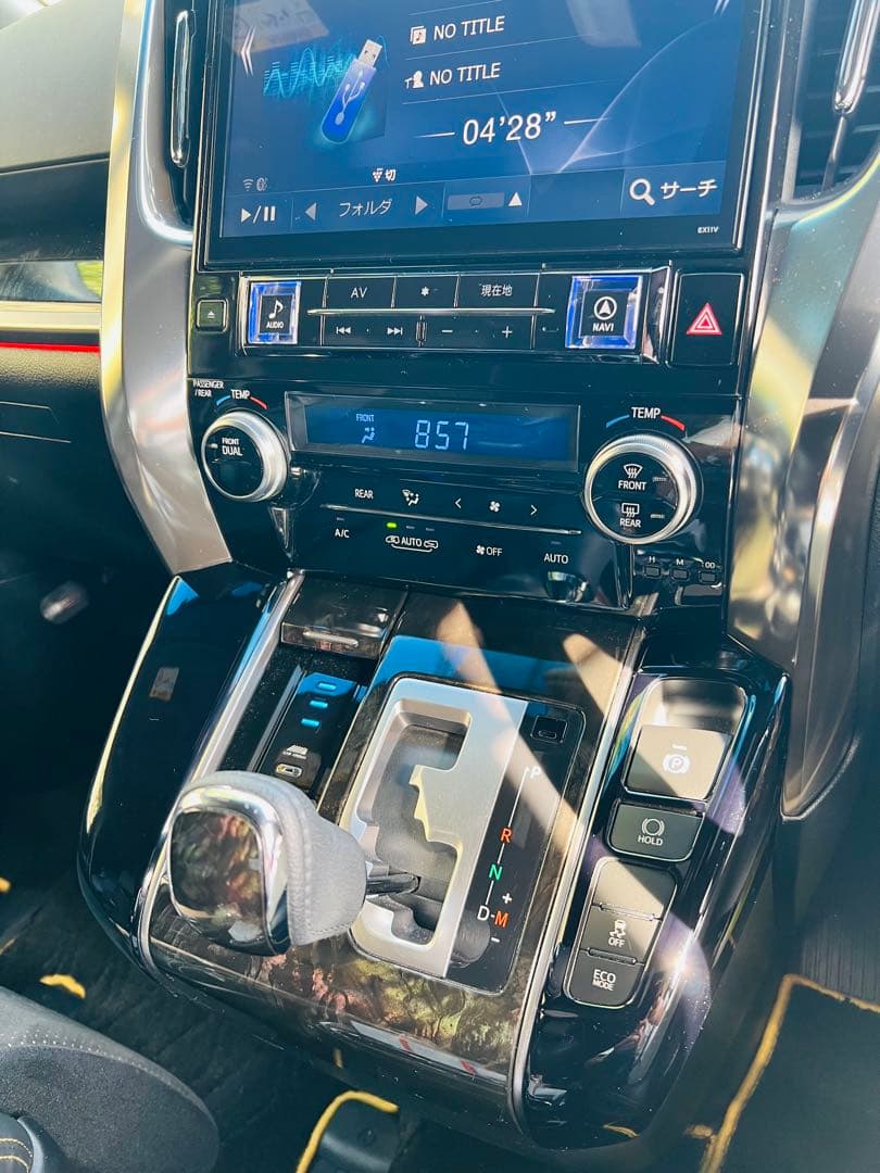 アルファード/ヴェルファイア30系　セカンドステージ制　ピアノブラックパネル