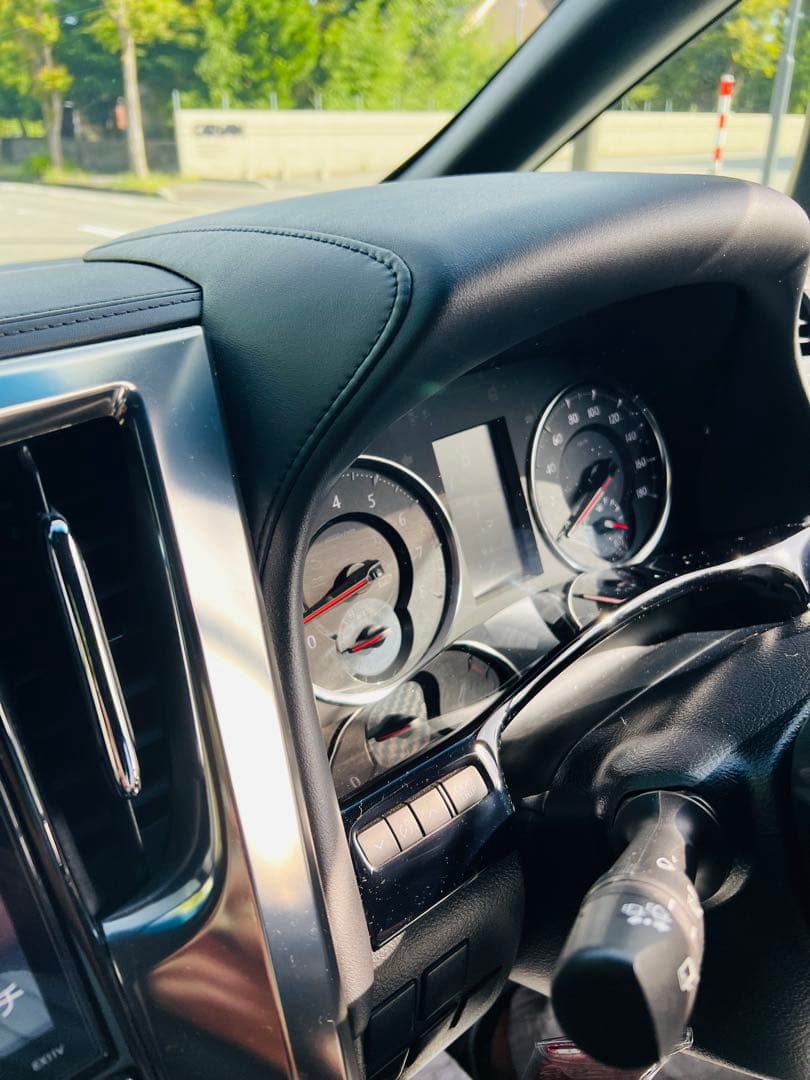 アルファード/ヴェルファイア30系　セカンドステージ制　ピアノブラックパネル