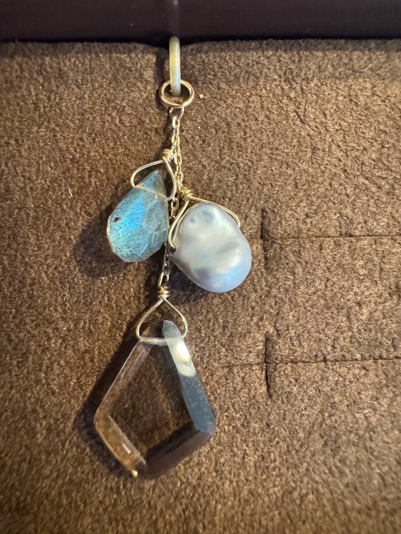 美品　agete アガット　ピアスチャーム　K10 ラブラドライト