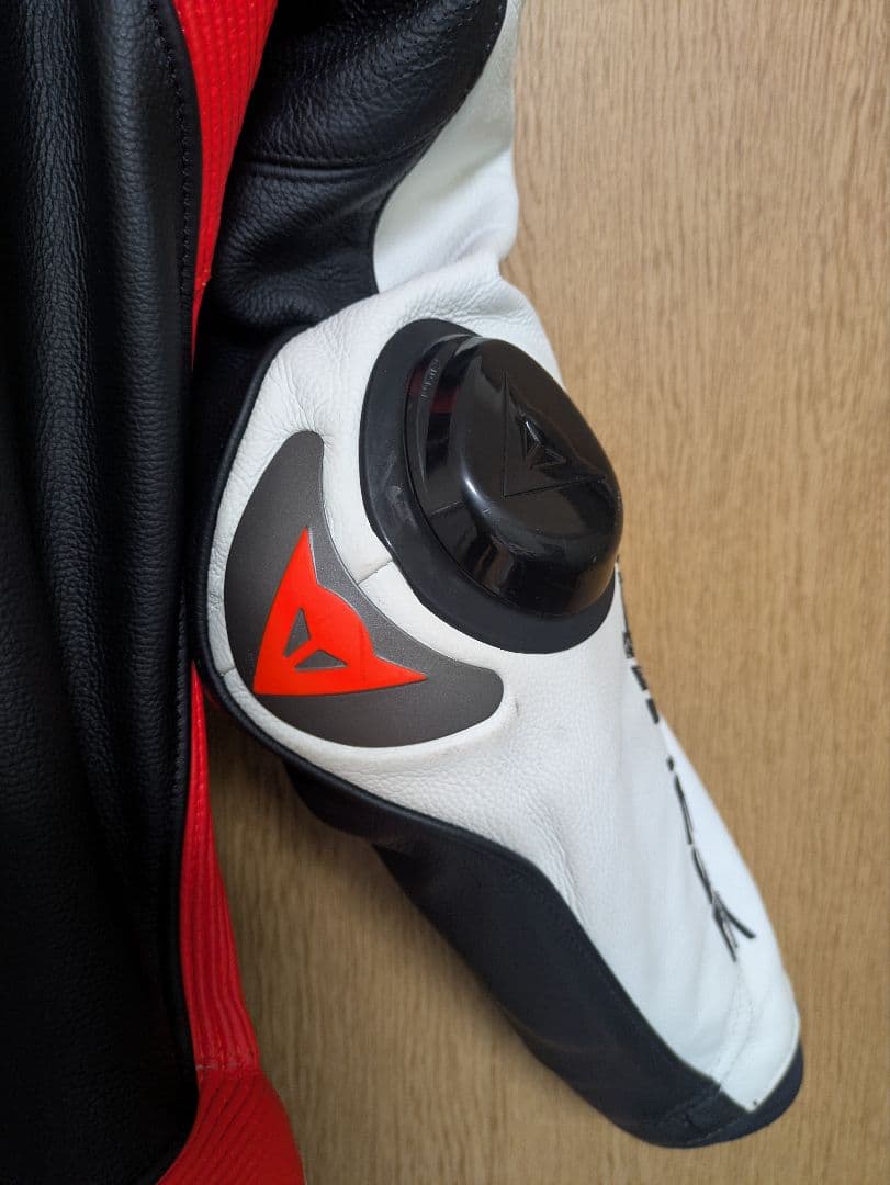 けびん　ダイネーゼ　LAGUNA SECA 5　レーシングスーツ