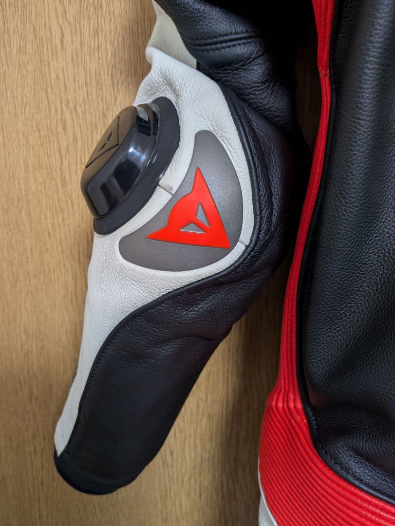 けびん　ダイネーゼ　LAGUNA SECA 5　レーシングスーツ