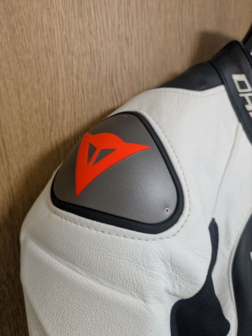 けびん　ダイネーゼ　LAGUNA SECA 5　レーシングスーツ