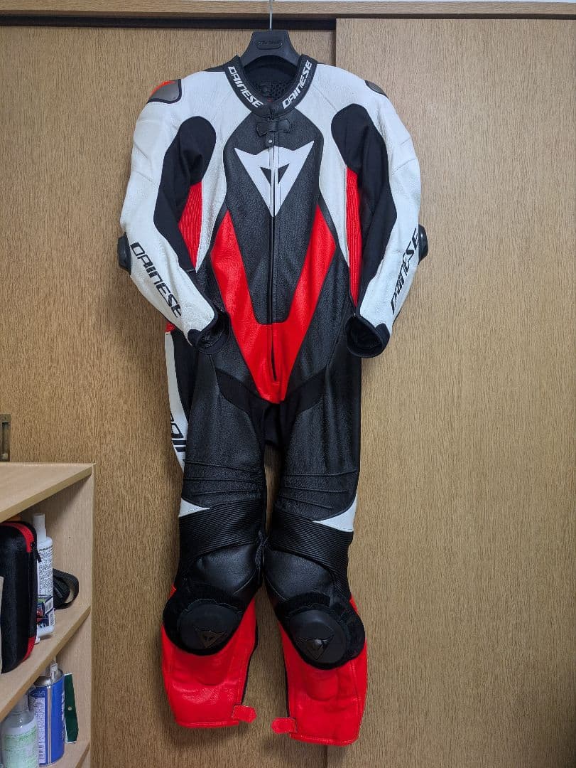 けびん　ダイネーゼ　LAGUNA SECA 5　レーシングスーツ