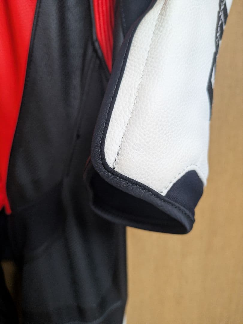 けびん　ダイネーゼ　LAGUNA SECA 5　レーシングスーツ