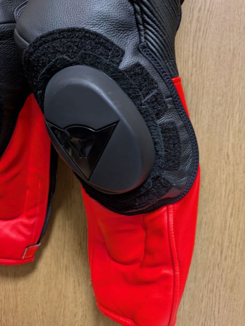 けびん　ダイネーゼ　LAGUNA SECA 5　レーシングスーツ